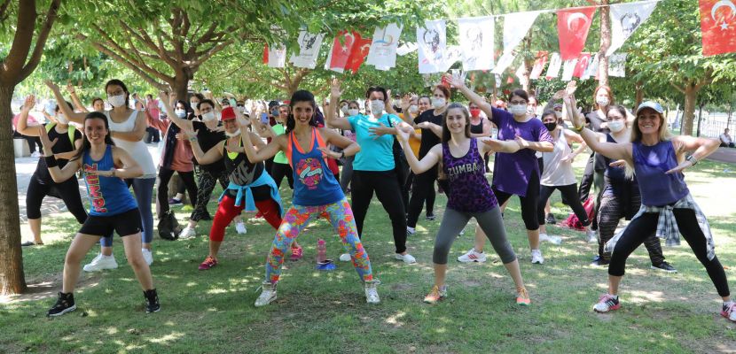 Bayraklı’da sosyal mesafeli ‘Zumba’