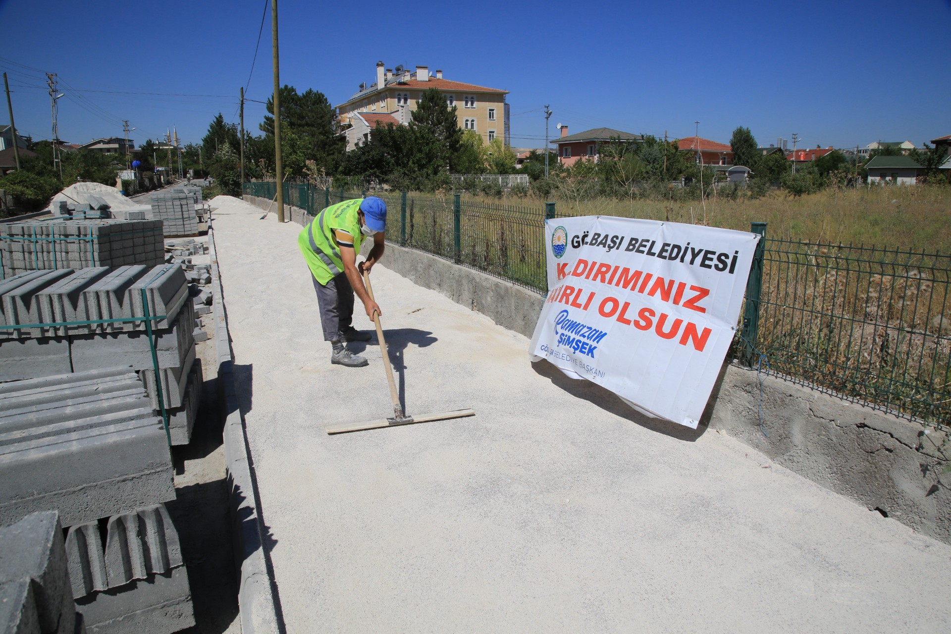 Gölbaşı Belediyesi Kaldırımları Yeniliyor