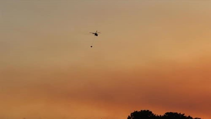 Jandarma, Sikorsky Tipi Helikoptere Su Sepeti Takarak Yangın Söndürme Faaliyetlerine Destek Veriyor