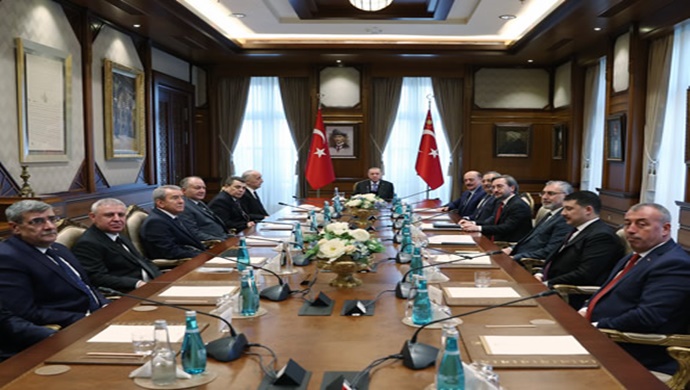 Cumhurbaşkanı Erdoğan, Çalışma ve Sosyal Güvenlik Bakanı Bilgin ile Türk-İş heyetini kabul etti
