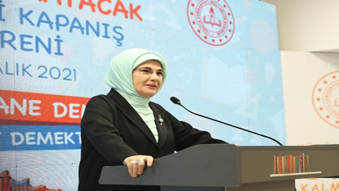 Emine Erdoğan Kütüphanesiz Okul Kalmayacak Projesi Kapanış Töreni’ne katıldı