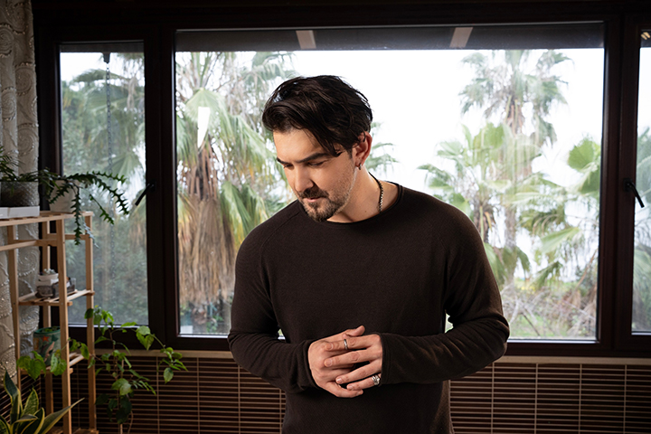 İlkay Sipahi’den Tutulmuş Bir Sözün ve Yarım Kalan Bir Aşkın Şarkısı: "Olsun"